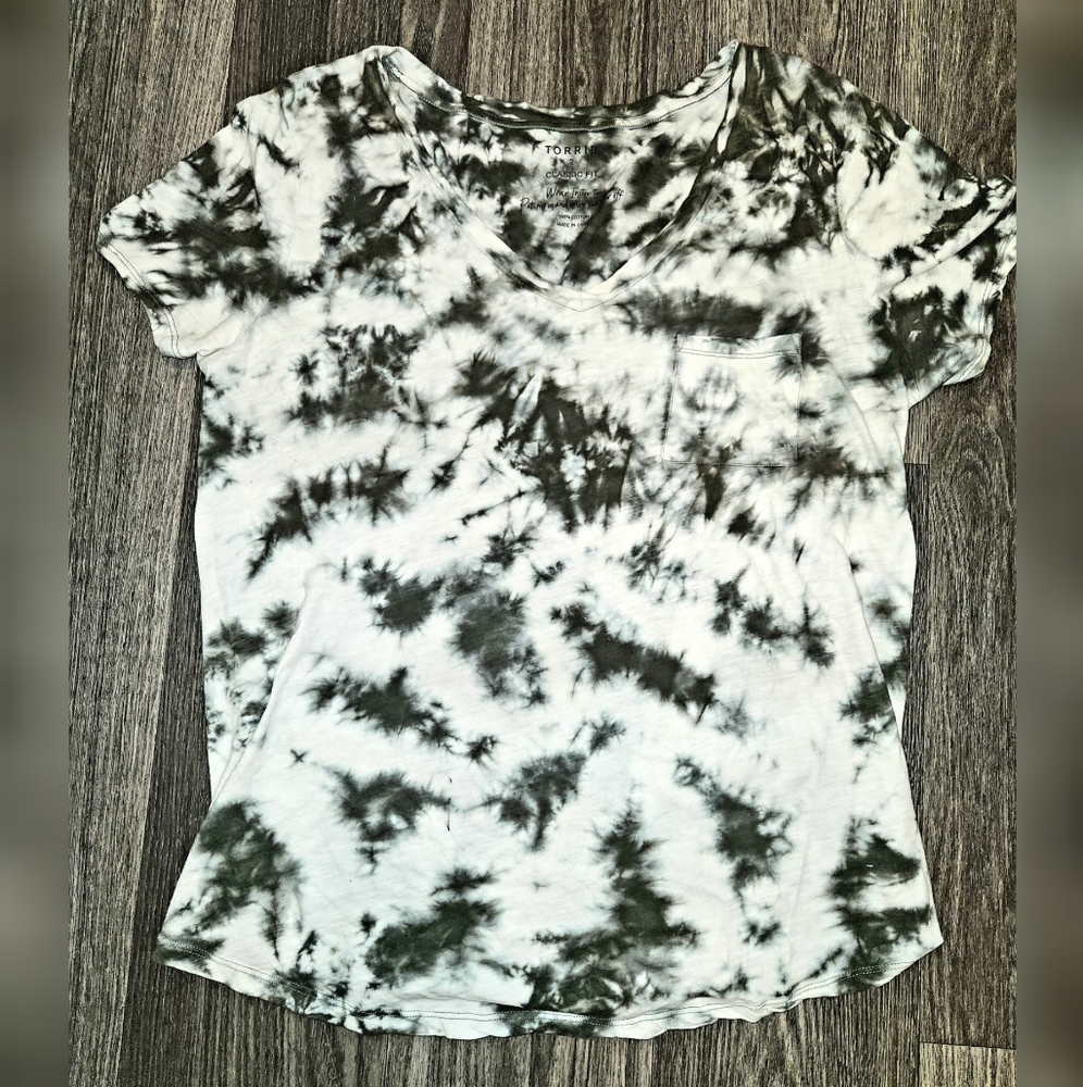 TORRID Black White Tie Dye Tee Size 2